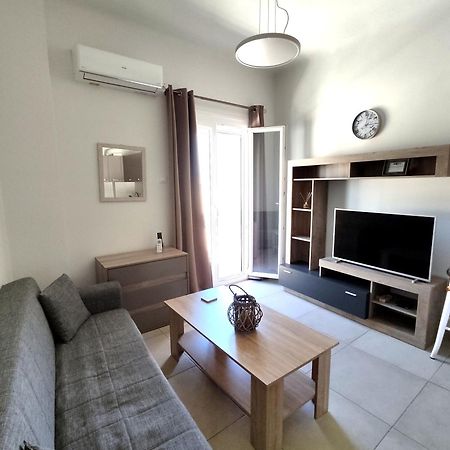 Athanasia'S Place 埃尔莫波利斯 外观 照片